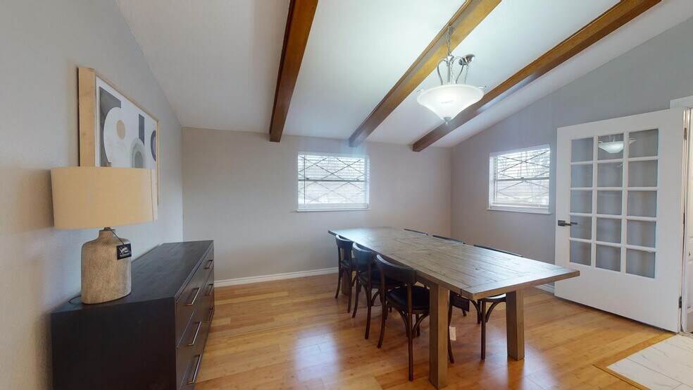 Building Photo - Beautifully updated San Antonio home by Bo...