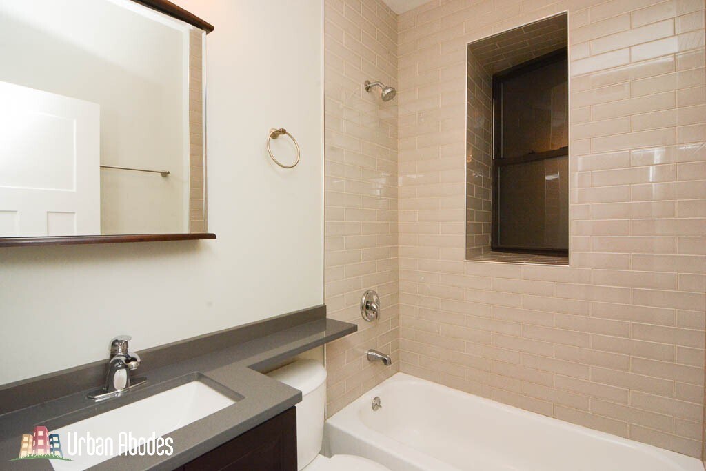 Building Photo - 636 W Oak St