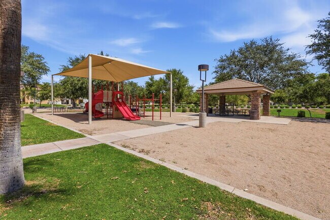 Building Photo - 4265 E Windsor Dr