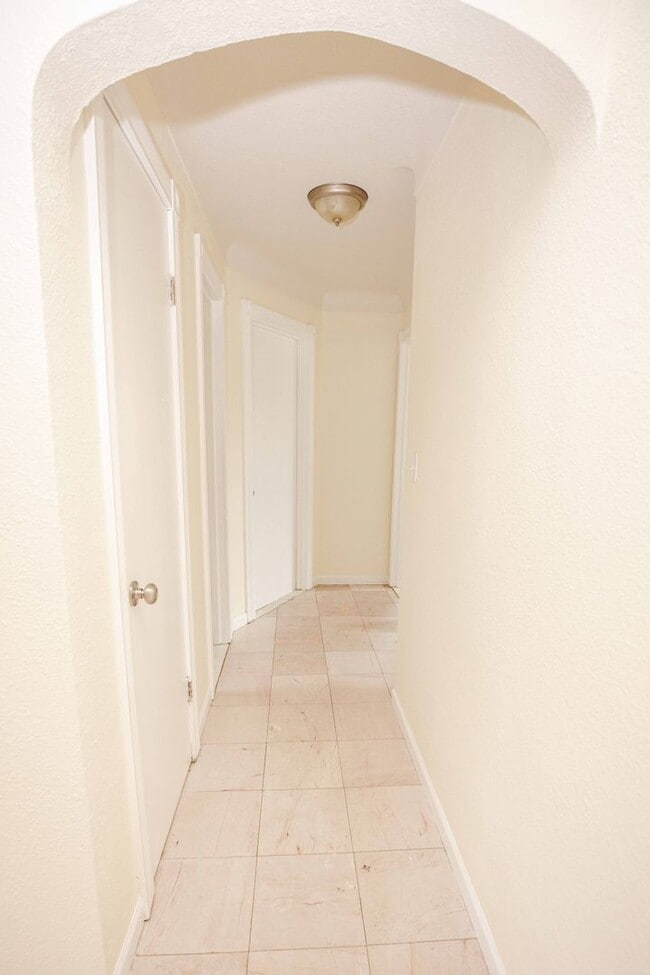 Building Photo - Beautiful Three Bedroom Home For Rent In Washington Local!