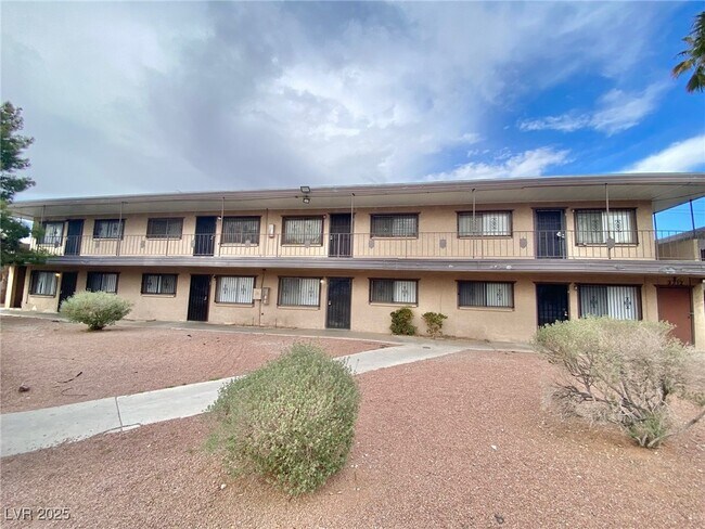 Primary Photo - 3712 Royal Crest St
