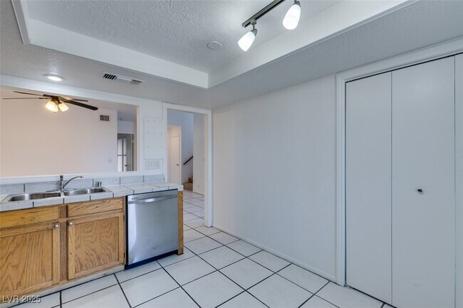 Building Photo - 4012 Grasmere Ave
