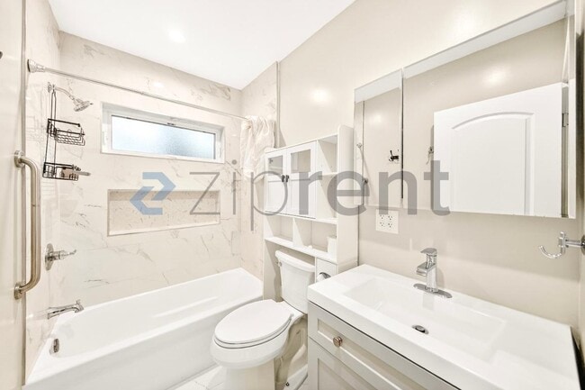 Building Photo - 363 E 63rd St