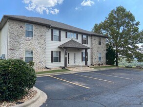 Building Photo - Condominium in Sycamore Ridge