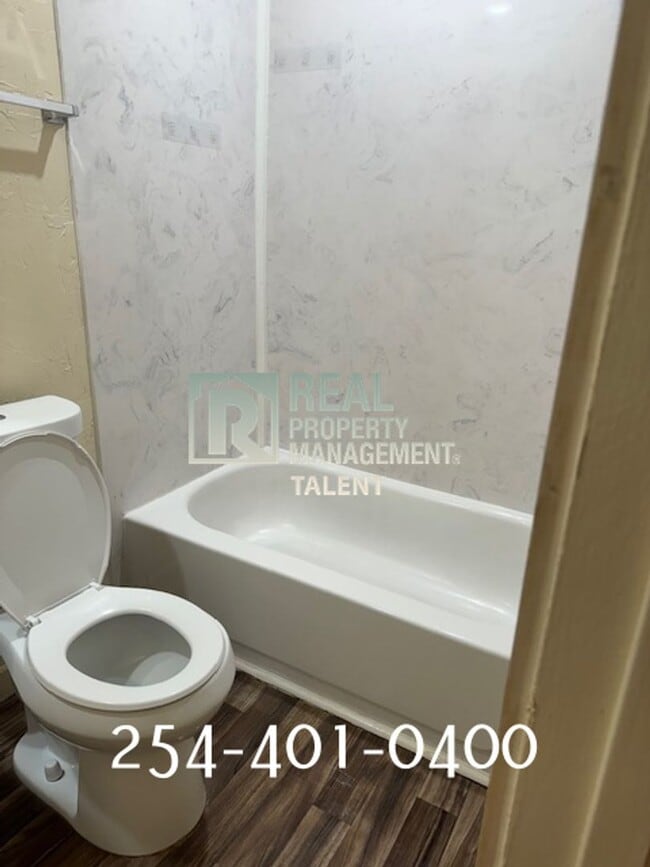 Building Photo - DEAL ALERT! Charming Vintage 3-bedroom, 1-...