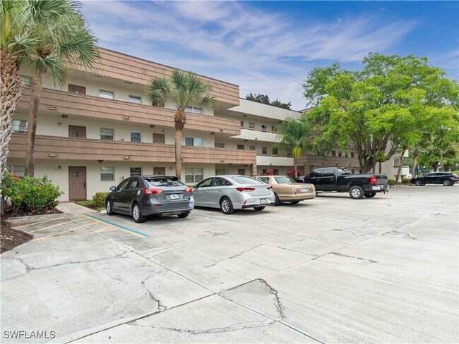 Building Photo - 499 Forest Lakes Blvd