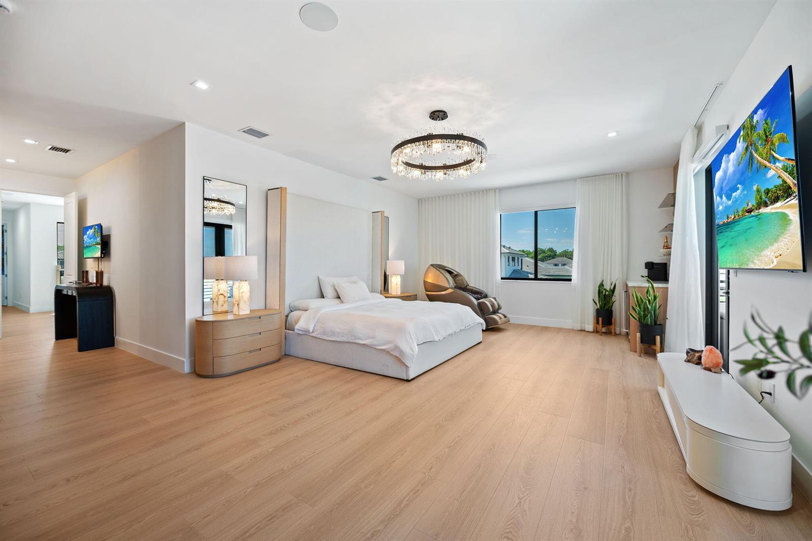 Building Photo - 5735 SW 104th Ter