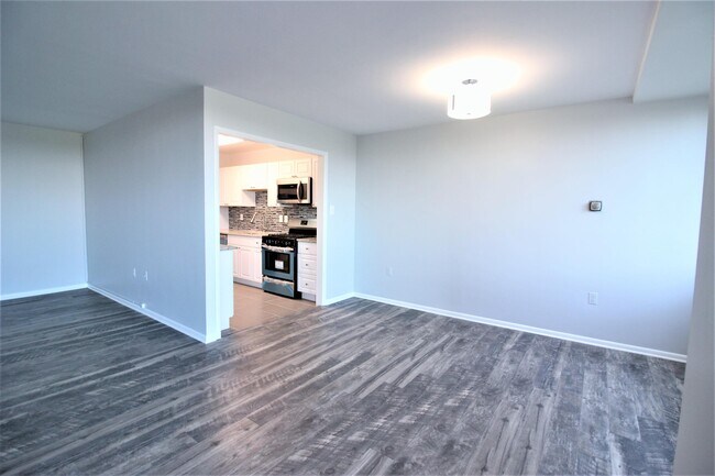 Building Photo - 10401 Grosvenor Pl