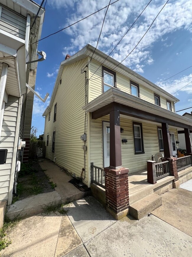 Building Photo - 2 bedroom 1.5 bathroom home in Carlisle PA!