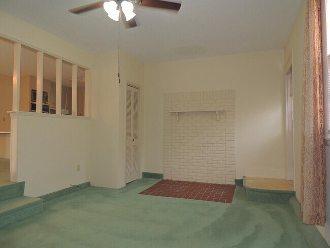 Building Photo - 2316 Rodgers Dr NE