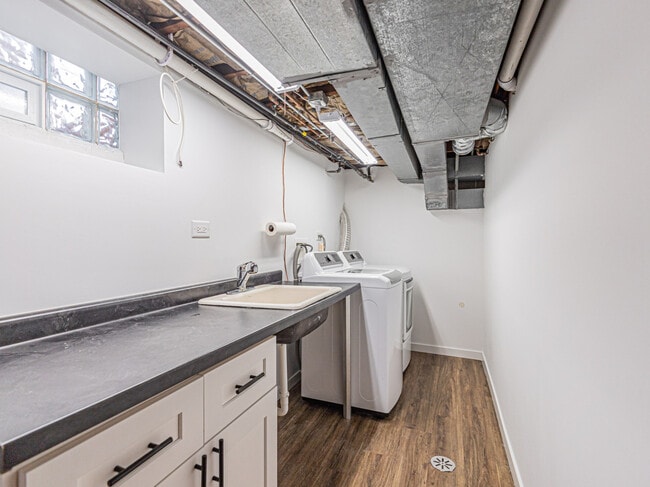 Building Photo - 7107 N Melvina Ave