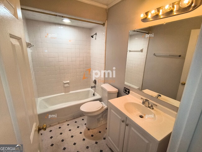 Building Photo - 102 Peachtree Ct