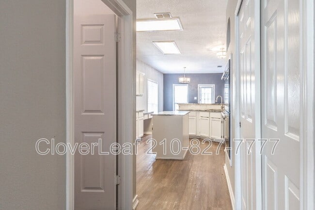 Building Photo - 16615 Raven Glenn