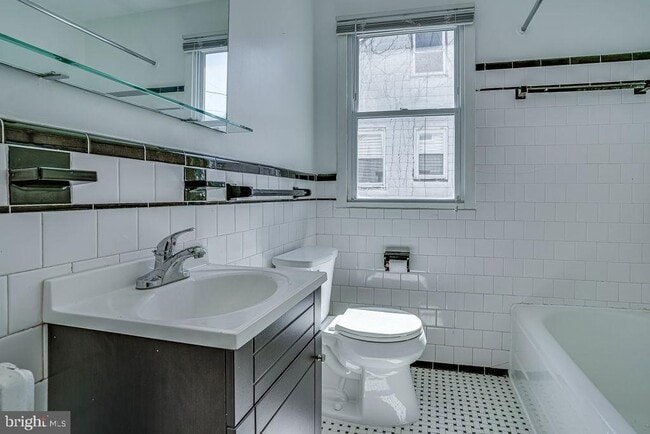 Building Photo - 859 N Abingdon St