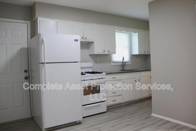 Building Photo - 5475 Aspen Ave