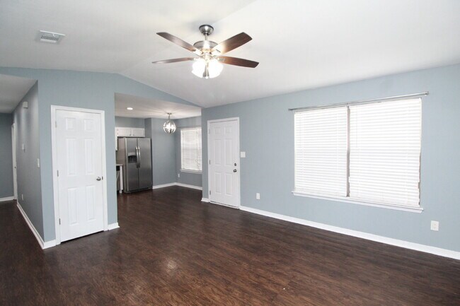 Building Photo - Private Cul-de-Sac Living — 3BR Home Featuring Open Layout, Wooded Backyard Views & Stylish Updat...