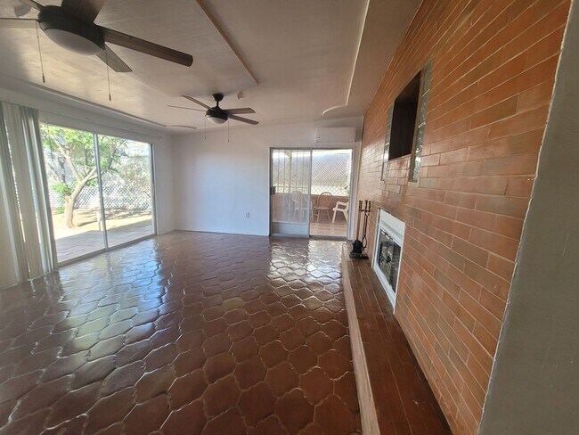 Building Photo - Ready to View!!