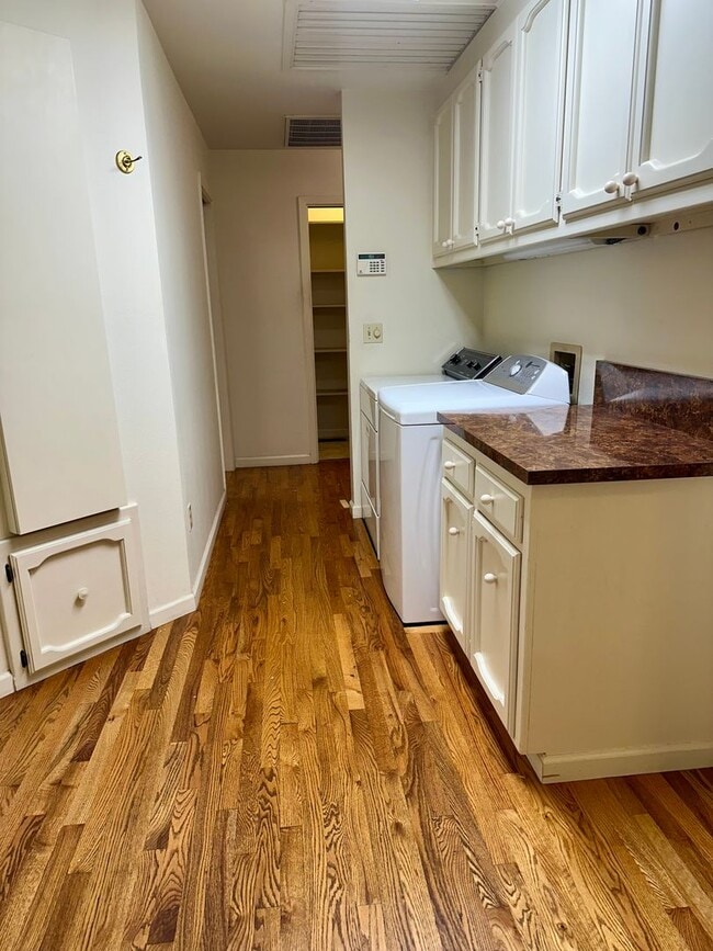 Building Photo - Available now, Executive 4 bdrm home with pool & hot tub!