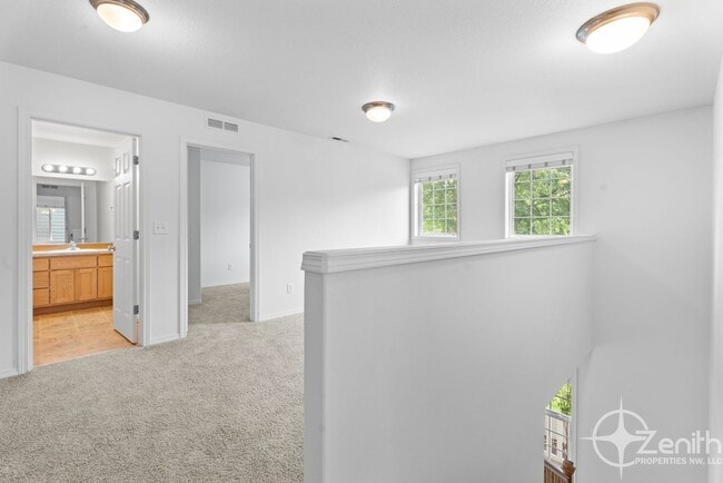 Building Photo - Inviting 3 Bedroom Washougal Home with Lar...