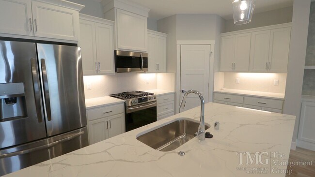 Building Photo - Beautiful 3BD Home in Orchards with Modern, Thoughtful Finishes & a Fenced Yard!