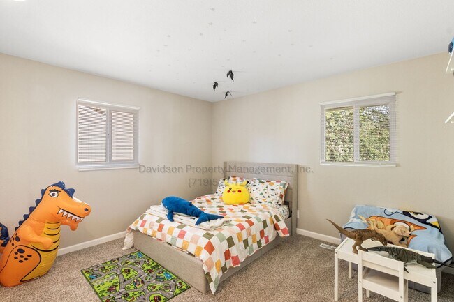 Building Photo - Updated 5 Bedroom House Near Memorial Park