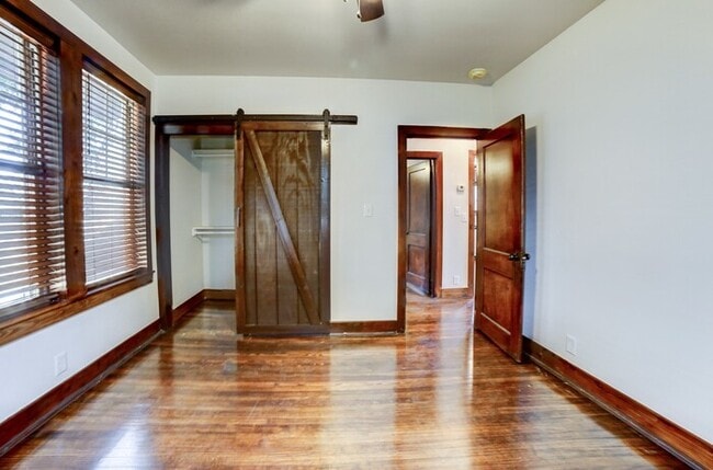 Building Photo - 812 S Columbia Ave