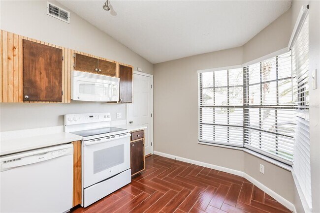 Building Photo - 1830 Hallcrest Dr