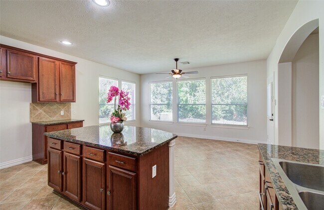 Building Photo - 7814 Heron Lakes Dr
