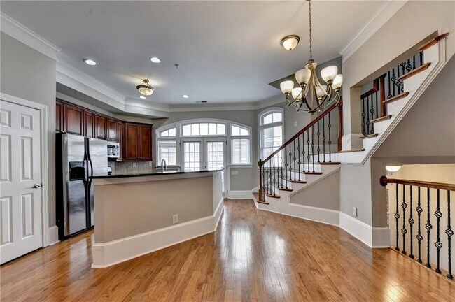 Building Photo - 813 Clifton Heights Ln NE