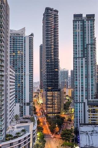 Building Photo - 1000 Brickell Plz