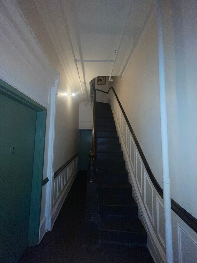 Building Photo - 2832 W 19th St