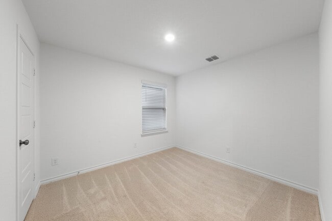 Building Photo - 817 Heartseed Ave