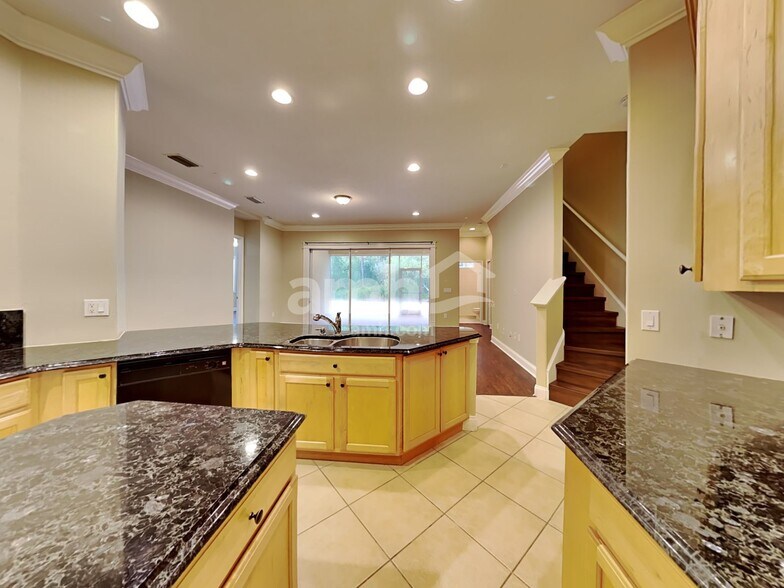 Building Photo - 8346 Old Town Dr