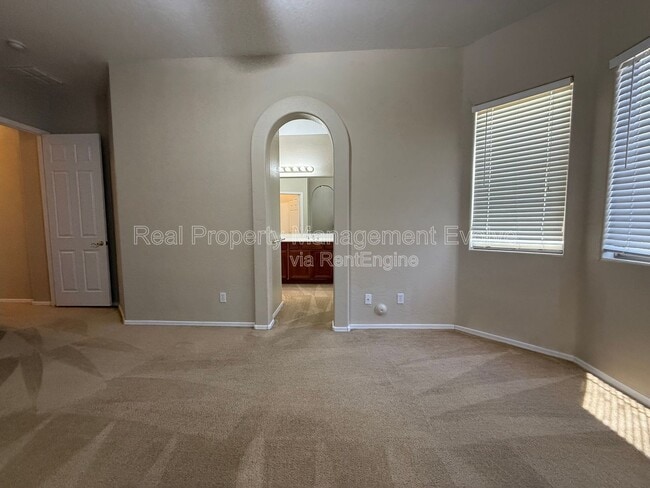 Building Photo - 16825 S 30th Ave