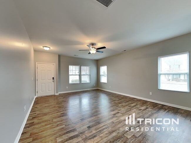 Building Photo - 918 Robys Pl