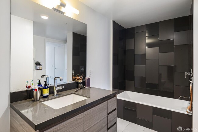 Building Photo - 708 Long Bridge St