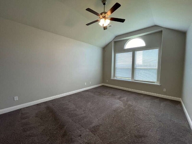 Building Photo - 281 Giddings Trl