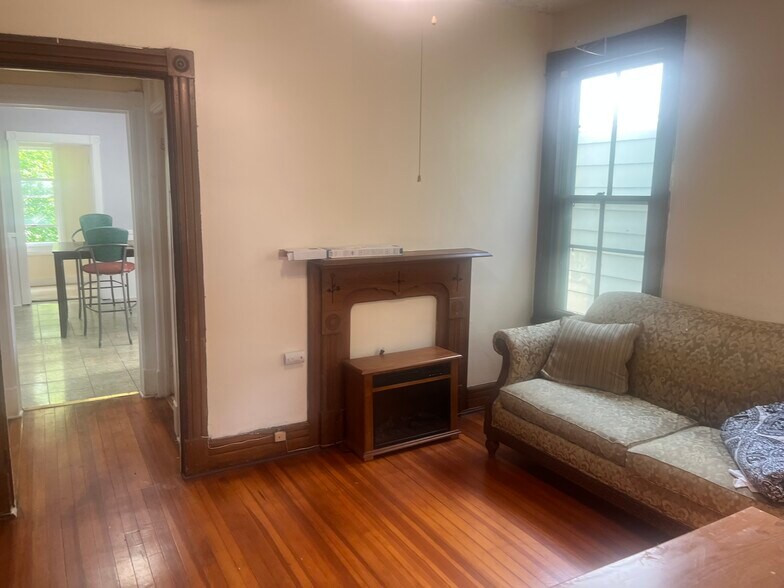 Living room - 426 Elk St