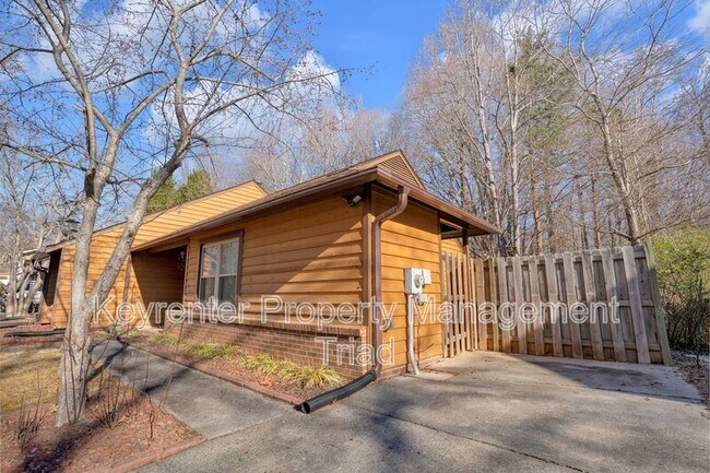 Building Photo - 5110 N Oaks Dr