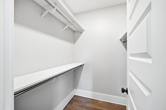 Building Photo - One-Level Living with Private Garage, Feels Like Home, Not an Apartment