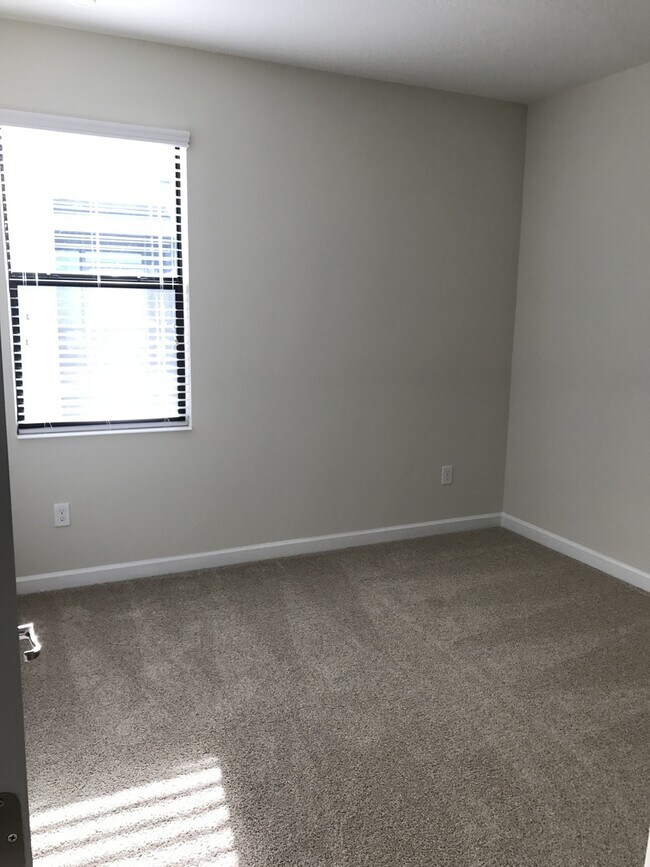 Building Photo - 3/2 Plus Den Located in Summerlake $2895