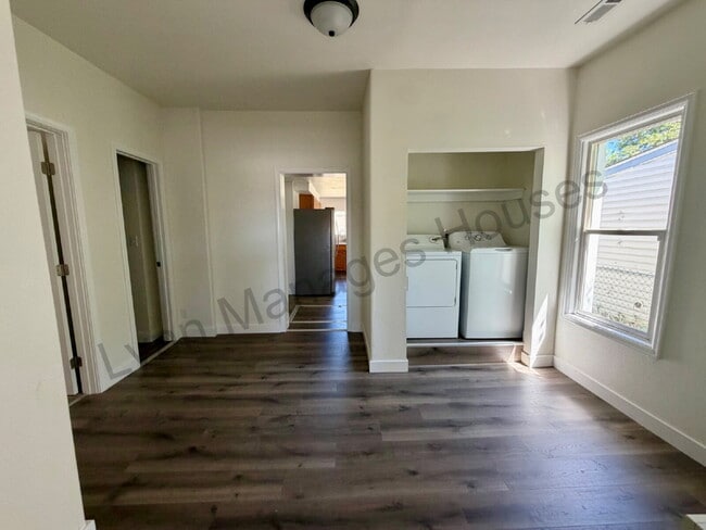 Building Photo - Updated Single Family Home with Fenced Yard