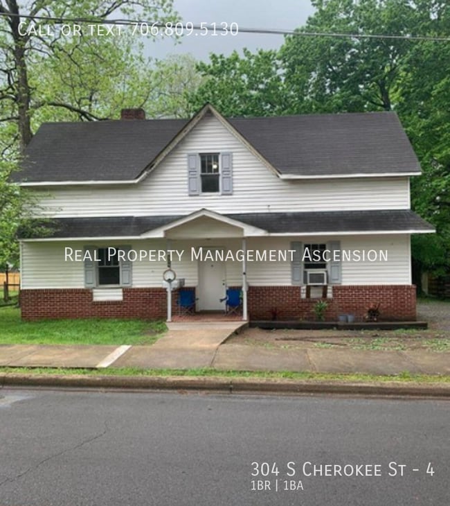 Building Photo - 304 S Cherokee St