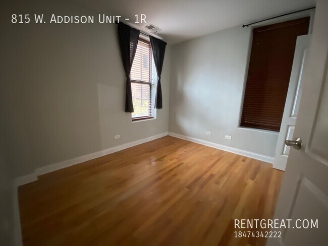 Building Photo - 815 W Addison St