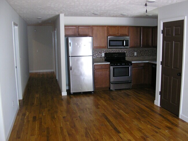 Building Photo - 1521 Normalview Dr