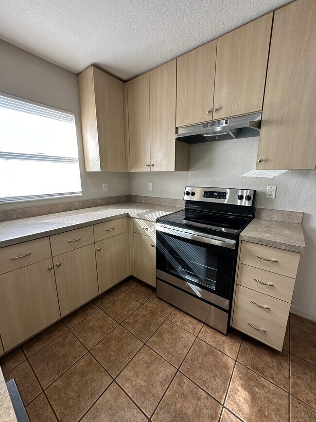 Stainless steel appliances - 208 W Tever St