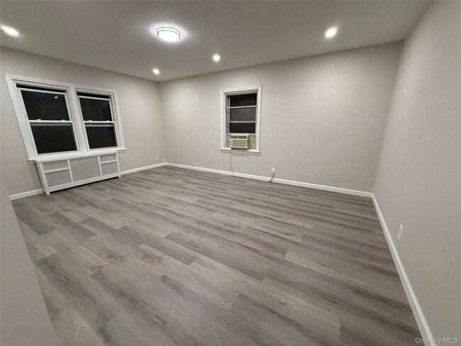 Building Photo - 84-63-84161 161st St