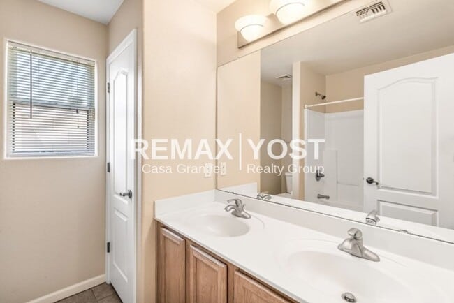 Building Photo - Lovely home in College Park!