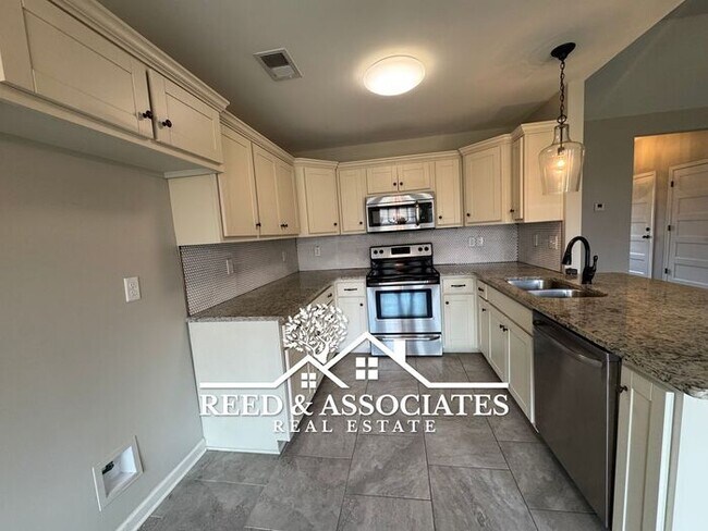 Building Photo - Spacious Olive Branch Home