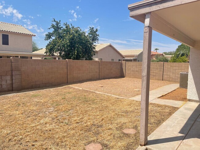 Building Photo - 1113 W Sparrow Dr